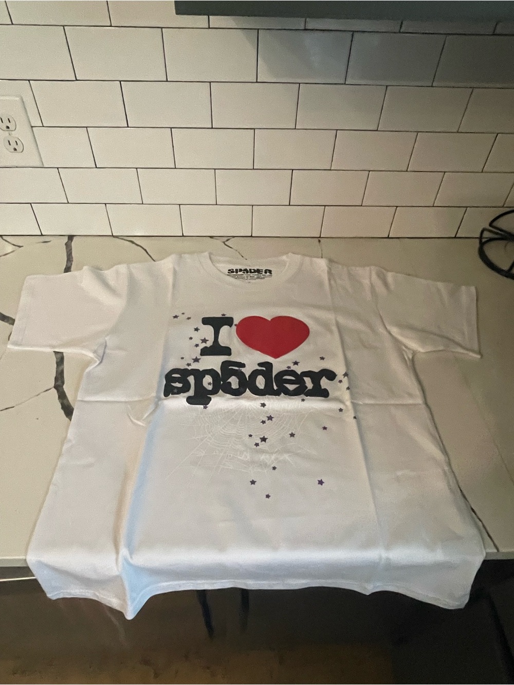 Mens Designer Tee Size M.